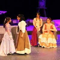 Roban equipo de grupo de teatro comunitario a dos cuadras de la sede de gobierno en Puebla