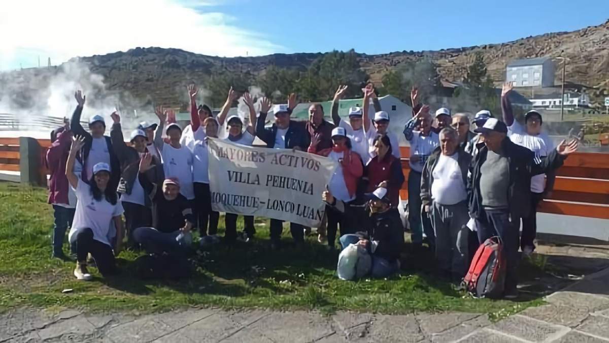 Adultos mayores que disfrutaron del programa de la Legislatura de Neuquén. Fuente: (Twitter)