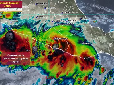 John se degradó a tormenta tropical; se ubicó a 45 kilómetros de Acapulco