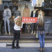 En julio, el consumo de bienes y servicios registró un leve crecimiento
