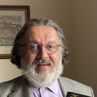 Aumenta la polémica por el despido del escritor Jorge F. Hernández