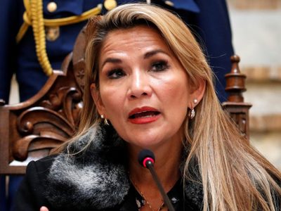 Tiene coronavirus la presidenta interina de Bolivia, Jeanine Áñez