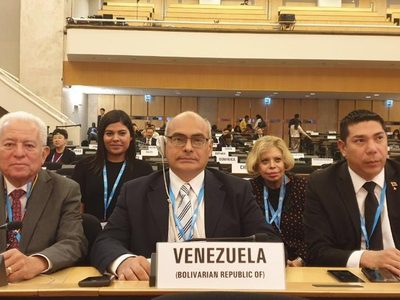 Gobierno de Venezuela reconoce crisis de salud, pero culpa a EU