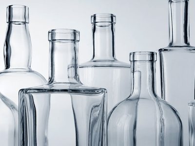 No tires las botellas de licor y dales vida con esta idea genial para una deco vintage y chic en tu hogar