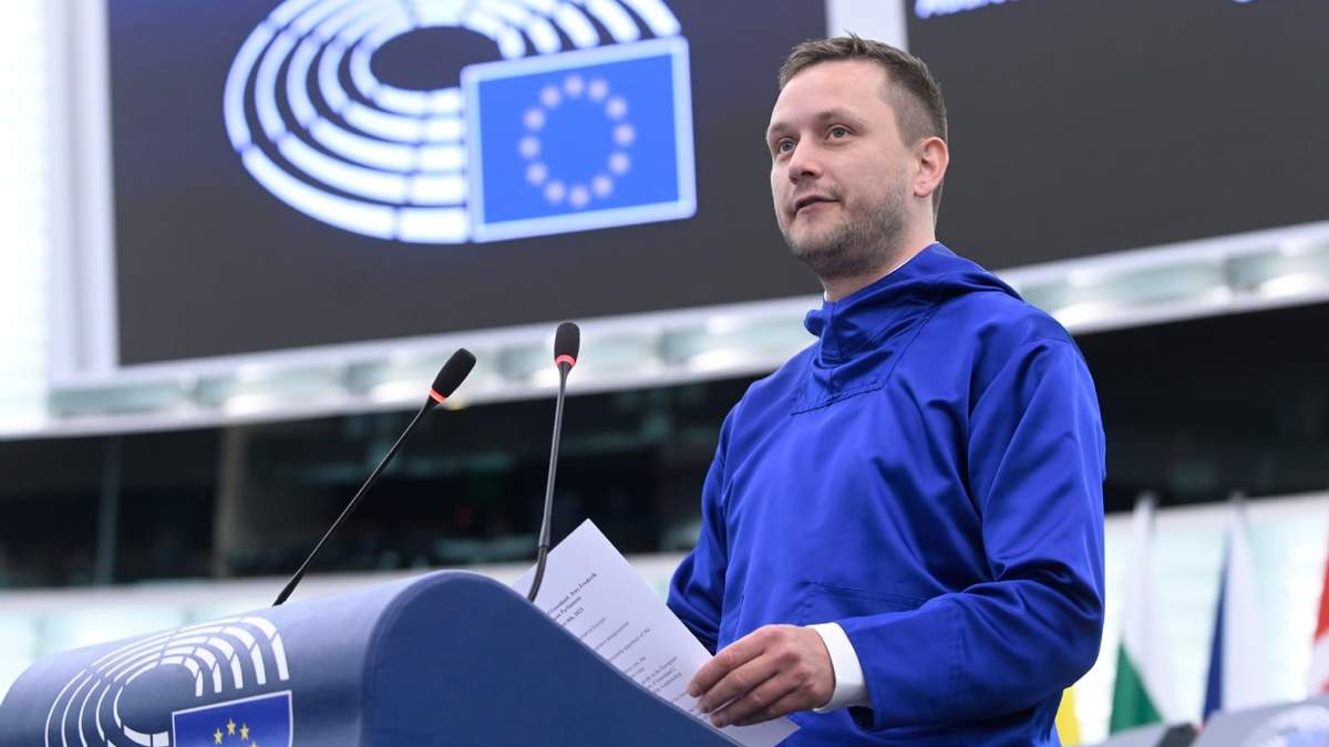 El primer ministro de Groenlandia, Jens-Frederik Nielsen, ofrece un discurso el miércoles 8 de octubre de 2025 en el Parlamento Europeo en Estrasburgo, en el este de Francia