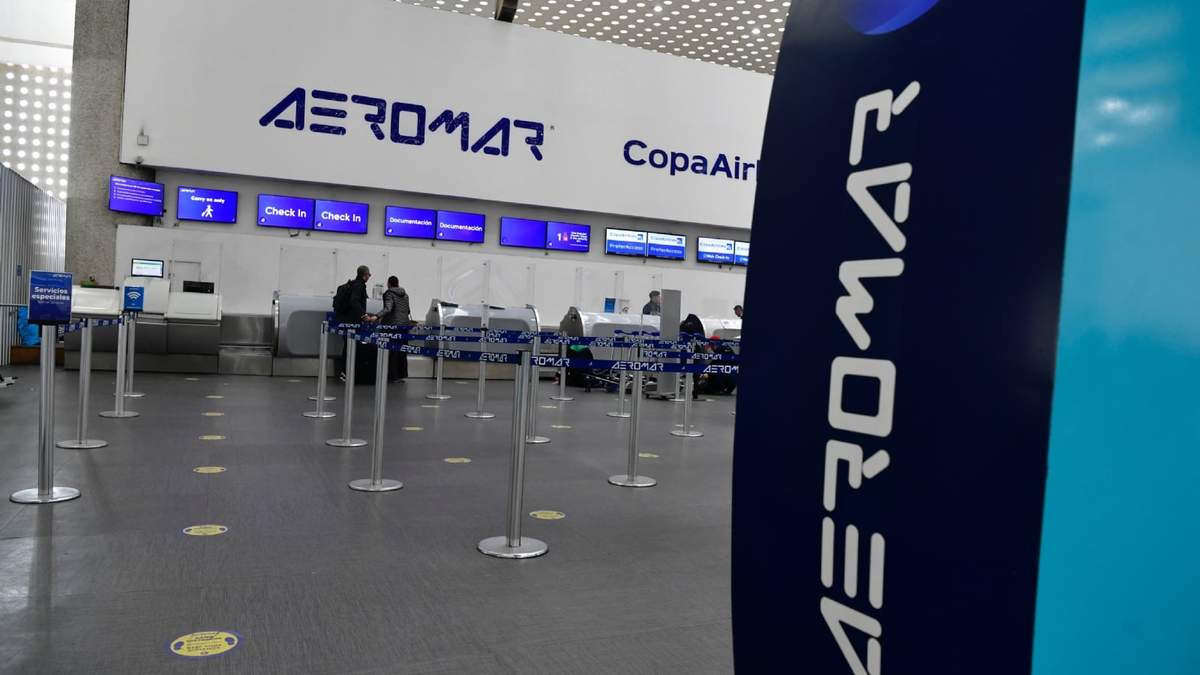 Aspectos del mostrador de Aeromar en la terminal 2 del Aeropuerto Internacional de la Ciudad de México