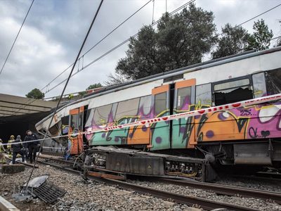 Un muerto, cuatro heridos graves y otros 33 afectados por accidente de tren en Barcelona