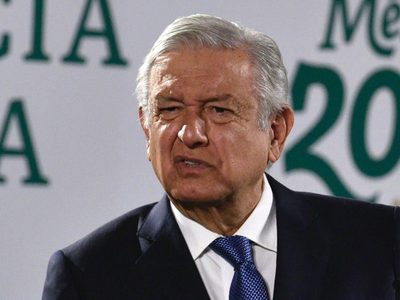 Hay que construir una nueva clase media, "más humana, fraterna y solidaria": AMLO