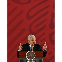 Sugerí a Morena que elección de candidatos y dirigentes sea por encuesta: AMLO