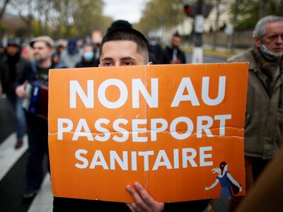 Masivas protestas en Francia contra las nuevas reglas sanitarias de Macron