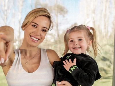 Mucho amor y botitas amarillas: Jésica Cirio compartió el ritual favorito de Chloe y nos derritió