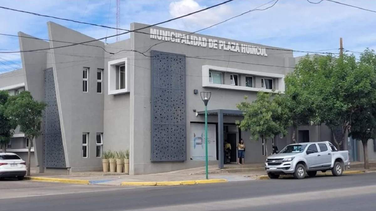 La municipalidad de Plaza Huincul presentó la denuncia formal contra Gustavo Suárez. Fuente: (Facebook)