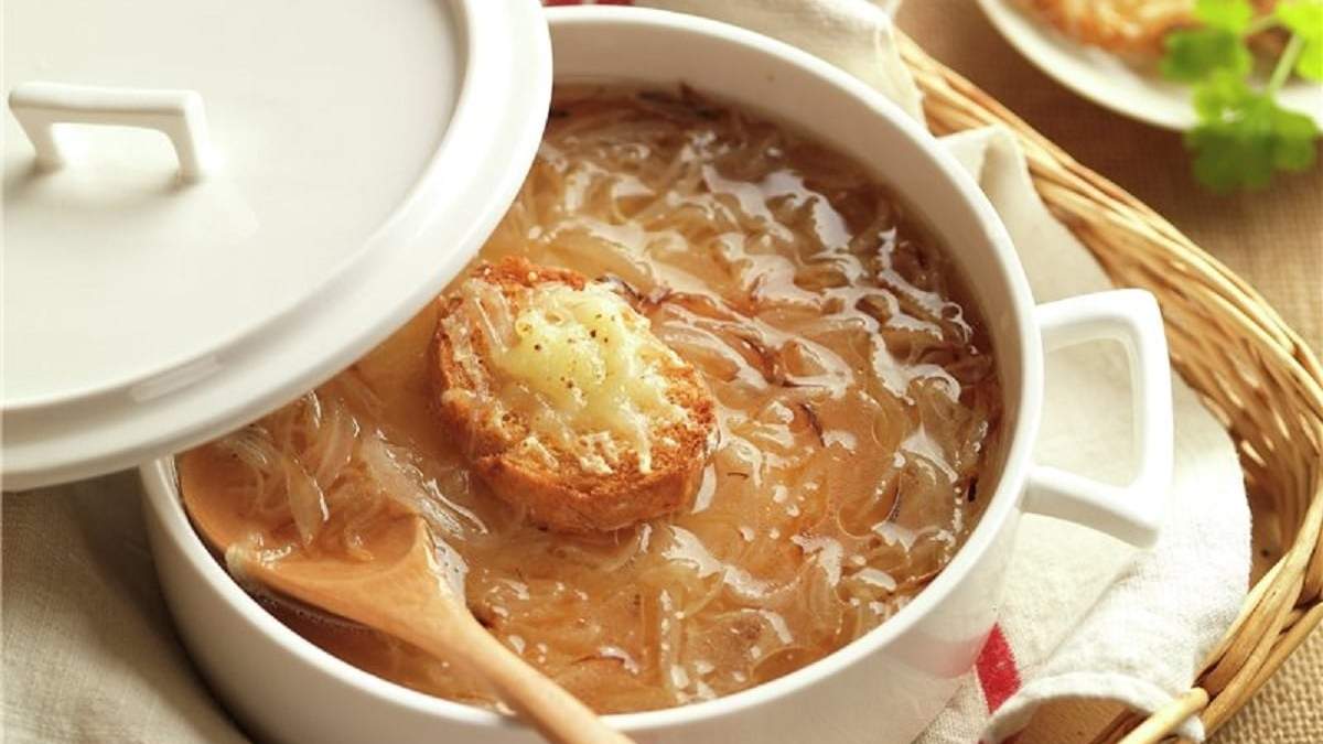 Sopa de cebolla. Fuente: (X)