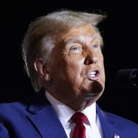 Multan con 350 millones de dólares a Trump y lo suspenden para hacer negocios en NY