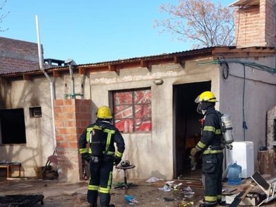 Dos bebés fueron salvados de un incendio ocurrido en Centenario