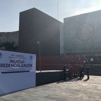 Tres de cuatro aspirantes a coordinar Morena acuden a la credencialización en San Lázaro
