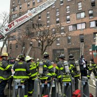 Incendio en edificio de viviendas en el Bronx deja 19 muertos, entre ellos nueve niños (Video)