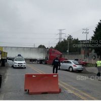 Bloquean la México-Cuernavaca tras muerte de un bebé por presunta negligencia de chofer de autobús