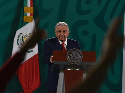 Tras amparo a Kamel Nacif, AMLO insiste en una reforma judicial
