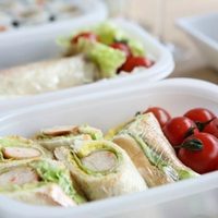 El truco definitivo con pocos ingredientes para lavar tus tapers y dejarlos como recién comprados
