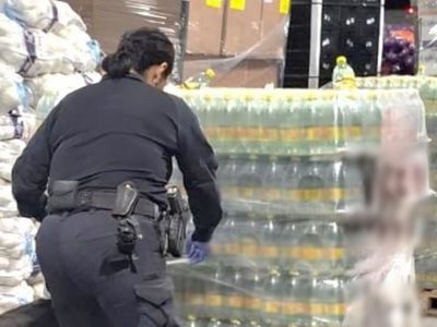Decomisan una tonelada de metanfetamina líquida en botellas de Topo Chico en Texas