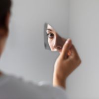 La psicología revela la doble cara de reírse de uno mismo