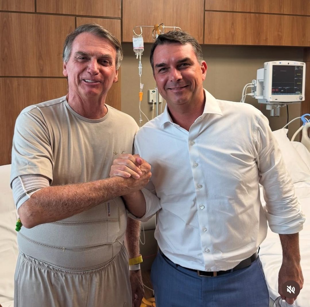 Jair y Flavio Bolsonaro. Foto Facebook  Flavio Bolsonaro