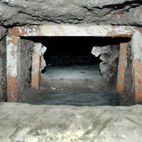 Catean vivienda en La Condesa; hallan túnel, bóvedas y motocicletas