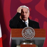 AMLO reprocha a la Corte por debate sobre prohibición de nacimientos en edificios de gobierno