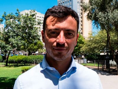Rodrigo de Loredo y otros diputados se separaron de la UCR para crear un nuevo partido