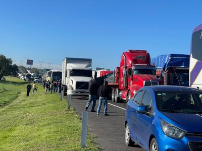 Transportistas bloquean autopista México-Pachuca; exigen freno a asaltos y extorsiones (Video)