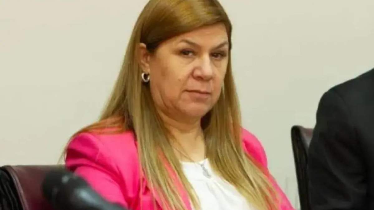 El partido que promueve la candidatura de Ruiz está encabezado por sus hermanos, su esposo y personas que ya renunciaron oficialmente al espacio. Fuente: (Cadena 1)