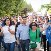 Koopmann aumenta su presencia en los barrios de la capital con la iniciativa “puerta a puerta”