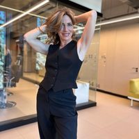 Sandra Borghi y el nuevo traje y color que reinterpreta la elegancia moderna