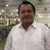 Exlíder panista se registra como candidato de Morena-PT-PES por la gubernatura de Yucatán