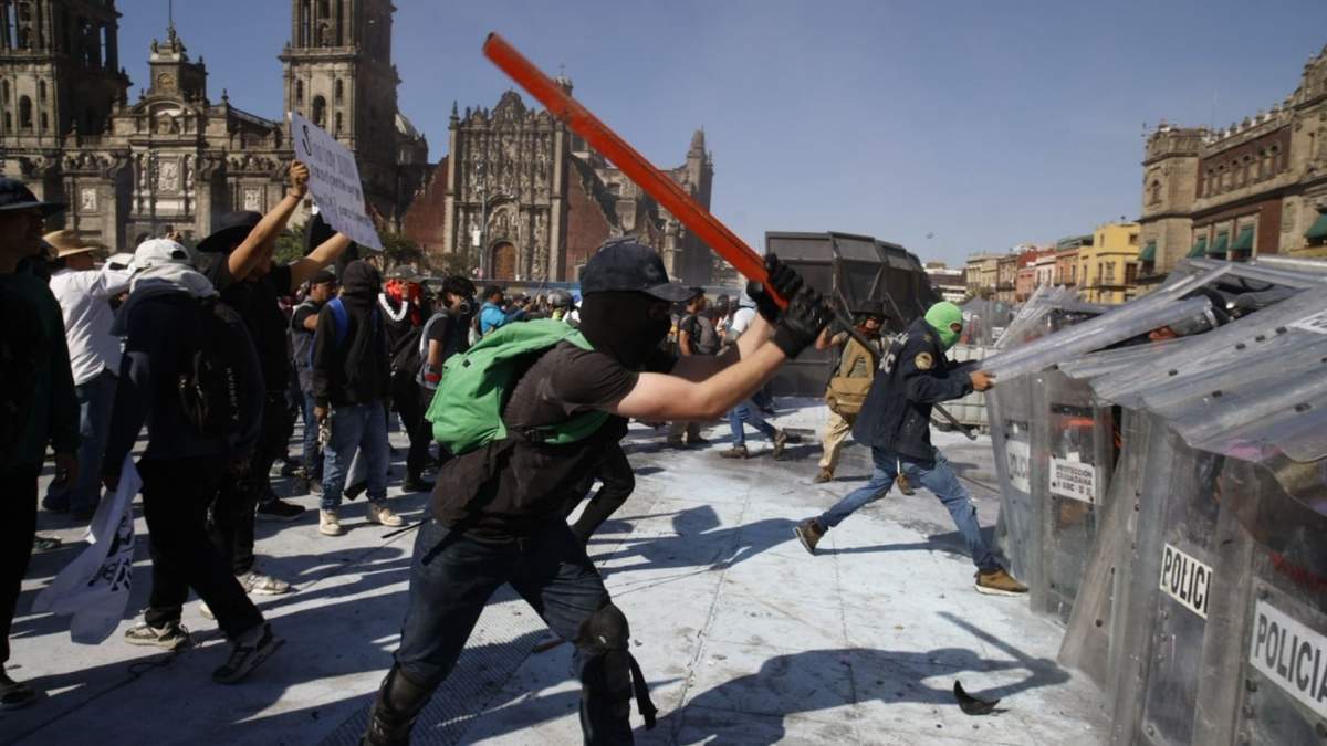 Manifestación de la llamada Generación Z en el Zócalo Capitalino