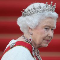 Le ruega que no lo haga: la traición de la Reina Isabel en cuarentena