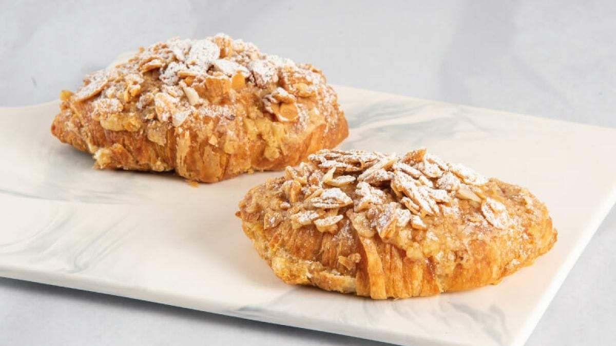 Croissant de almendras. Fuente: (Pastelería Santa Elena)