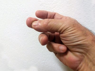 Con solo chasquidos de dedos: hacé este valioso ritual para atraer fortuna y buena energía