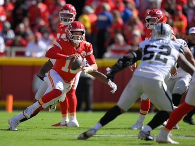 Patrick Mahomes lidera a los Chiefs en la victoria 31-0 sobre los Raiders