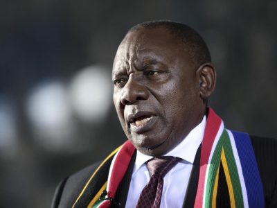 El presidente de Sudáfrica estalló contra la “hipocresía” de las restricciones de viaje