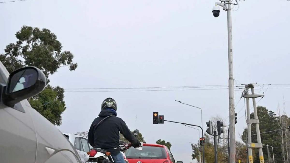 La municipalidad cuenta con 46 cámaras que detectan las infracciones y emiten las fotomultas. Fuente: (Facebook)