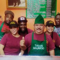 Taquería en Monterrey contrata a migrantes haitianos y lo presume en redes