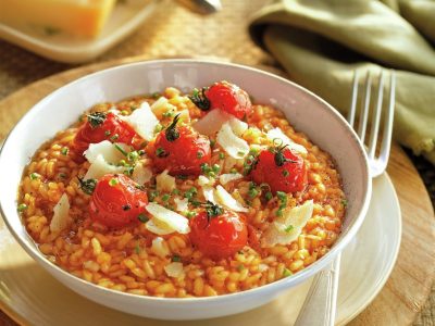 Si no sabés qué cocinar, prepará este delicioso risotto de tomate súper cremoso e ideal para pasar el frío