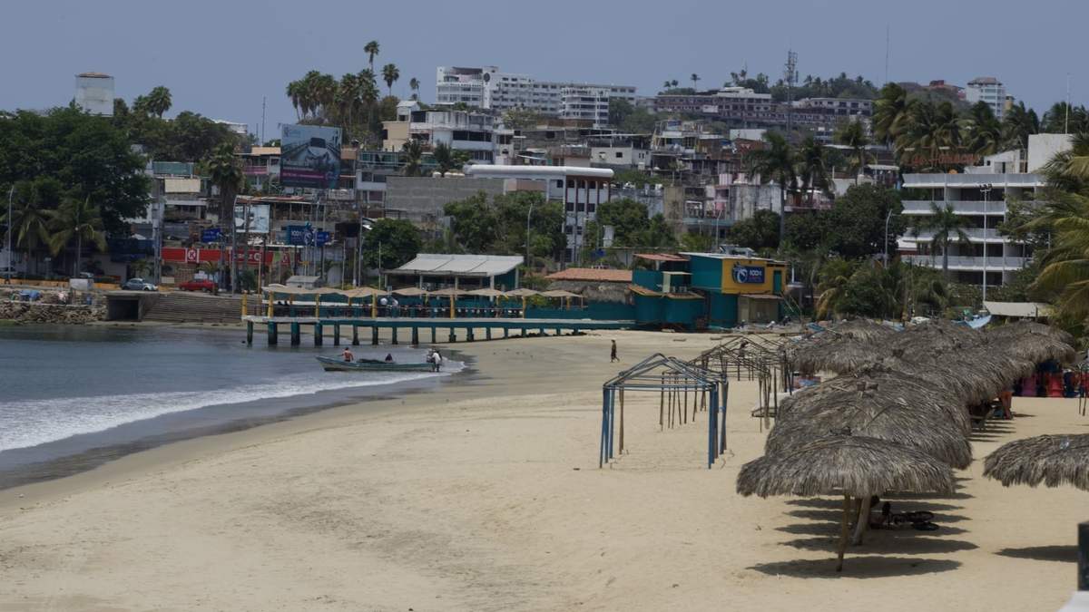 Playas de Acapulco vacías