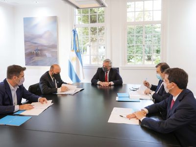 Fernández firmó dos convenios para desarrollar al sector energético de Formosa y Santiago del Estero
