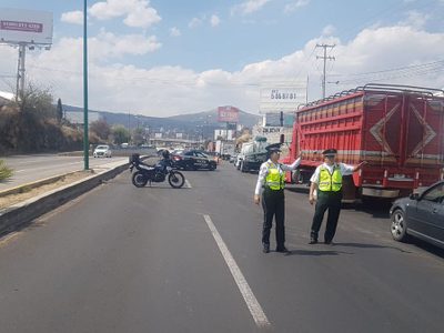 Indígenas bloquean cinco carreteras de Michoacán; exigen un alto a la represión y criminalización