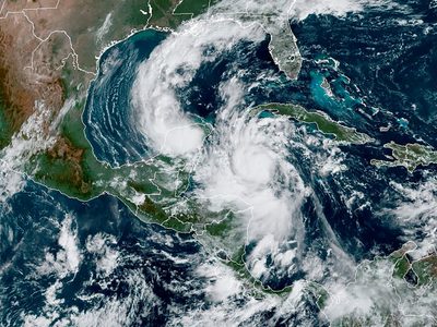 Cancún en alerta roja por llegada del huracán Delta