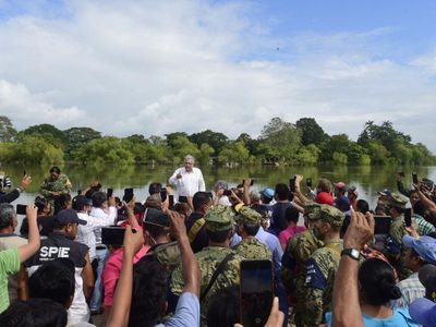 Se gastará “lo que se necesite” para la reconstrucción, dice AMLO en Tabasco