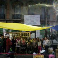 Duermen en calles y banquetas vecinos 'irregulares” de la Roma